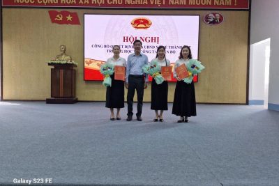 Hội nghị công bố quyết định của UBND Xã về thành lập Trường học và công tác cán bộ.