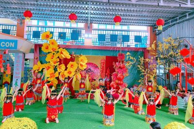 Tiết mục “Xuân về trên rừng núi” các bé lớp Lá 5